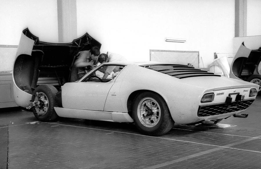  Lamborghini Miura 1966 года  (фото 7 из 49)